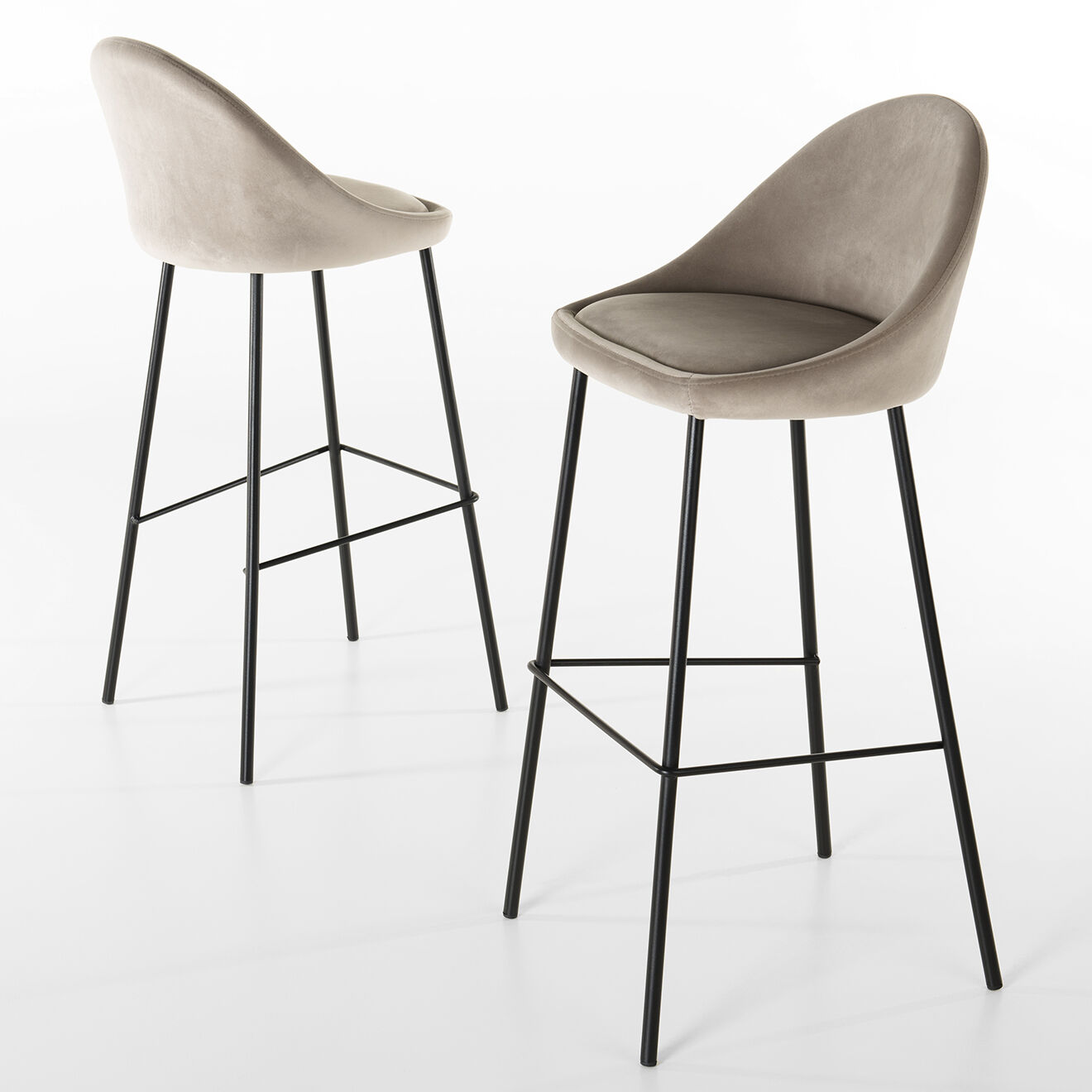 Macabane 2 Tabourets Augustin en Velours chamois - 49x46x104 cm