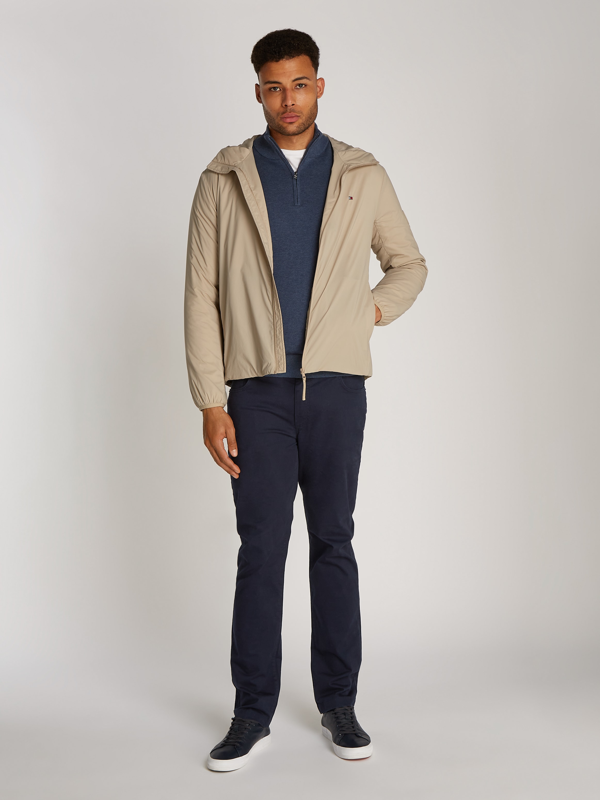 Tommy Hilfiger Kurzjacke »TECH PACKABLE HOODED JACKET« mit Kapuze mit Logostickerei