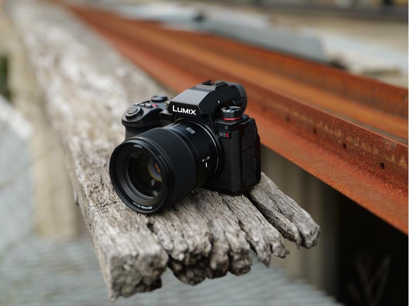 Panasonic Fotokamera LUMIX S5 Mark II 20-60 mm F3.5-5.6 Spiegellose Vollformatkamera mit Phasen-Hybrid-Autofokus, Aktive Bildstabilisierung und Objektiv
