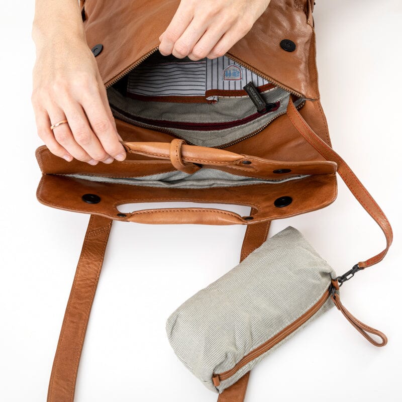 Aunts & Uncles Grandma's Luxury Club Backpack / Shoulderbag Mrs. Mince Pie Caramel