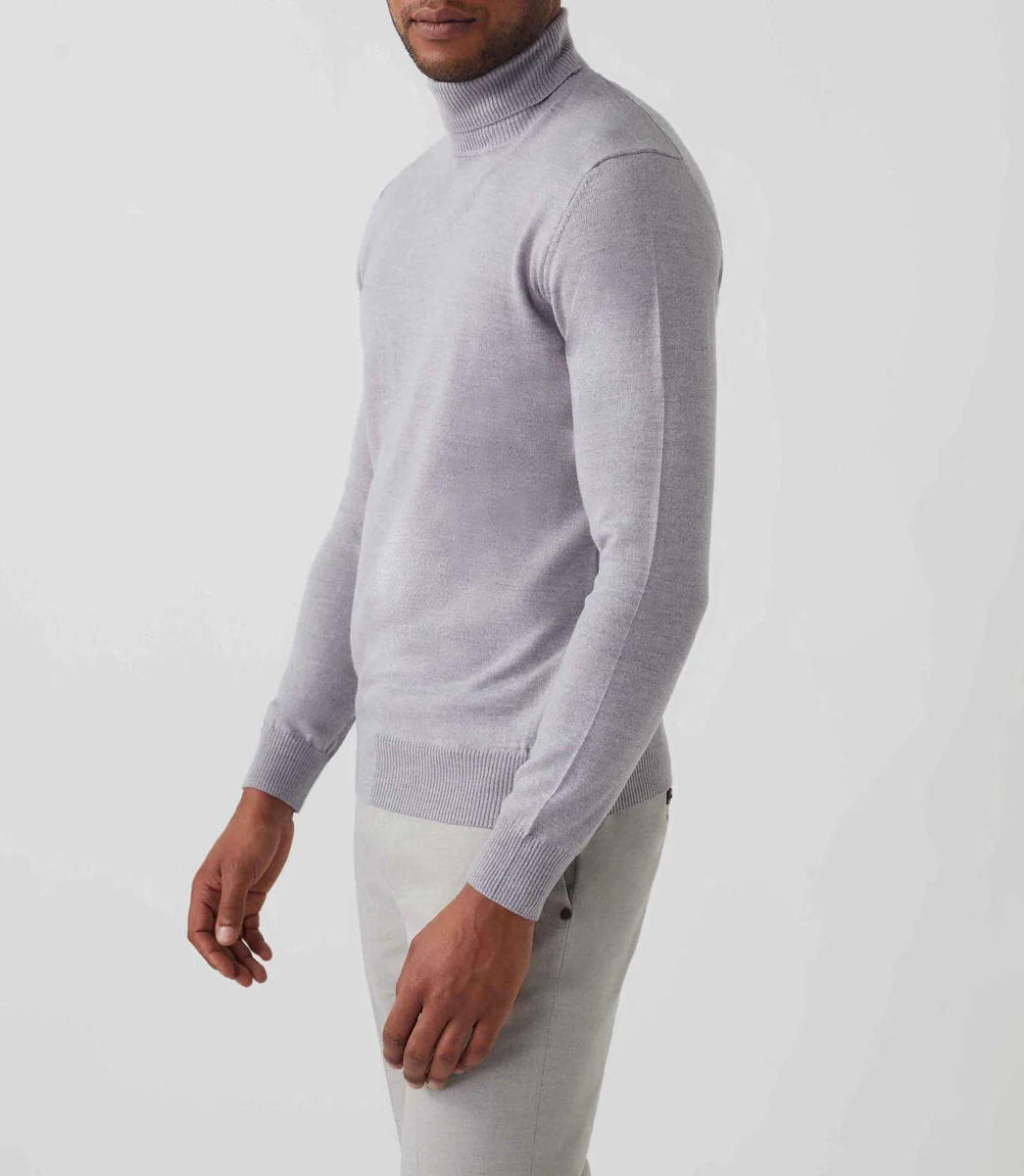 Pull col roulé gris clair 
