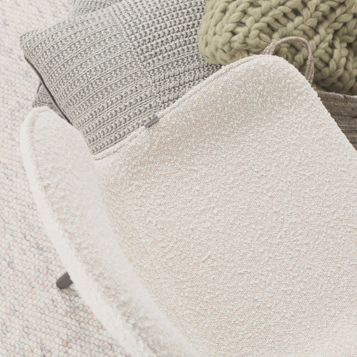 Eetkamerstoel Nena-Fé bouclé beige - zwart onderstel