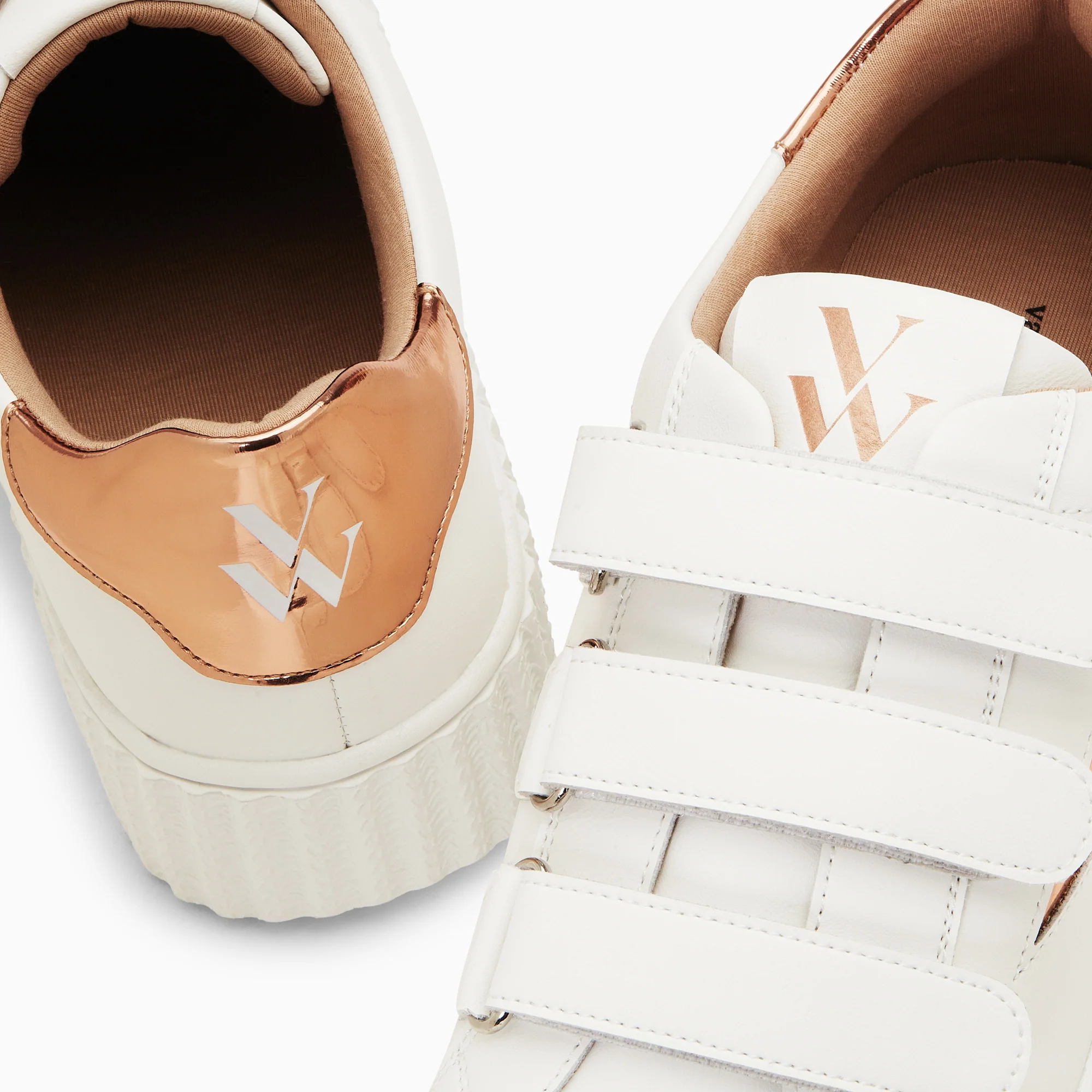 Sneakers-Baskets éclair Willow blanc et bronze effet miroir à scratchs