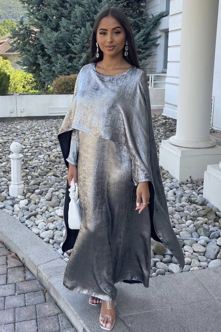 Robe argentée ample pailletée à empiècement voile