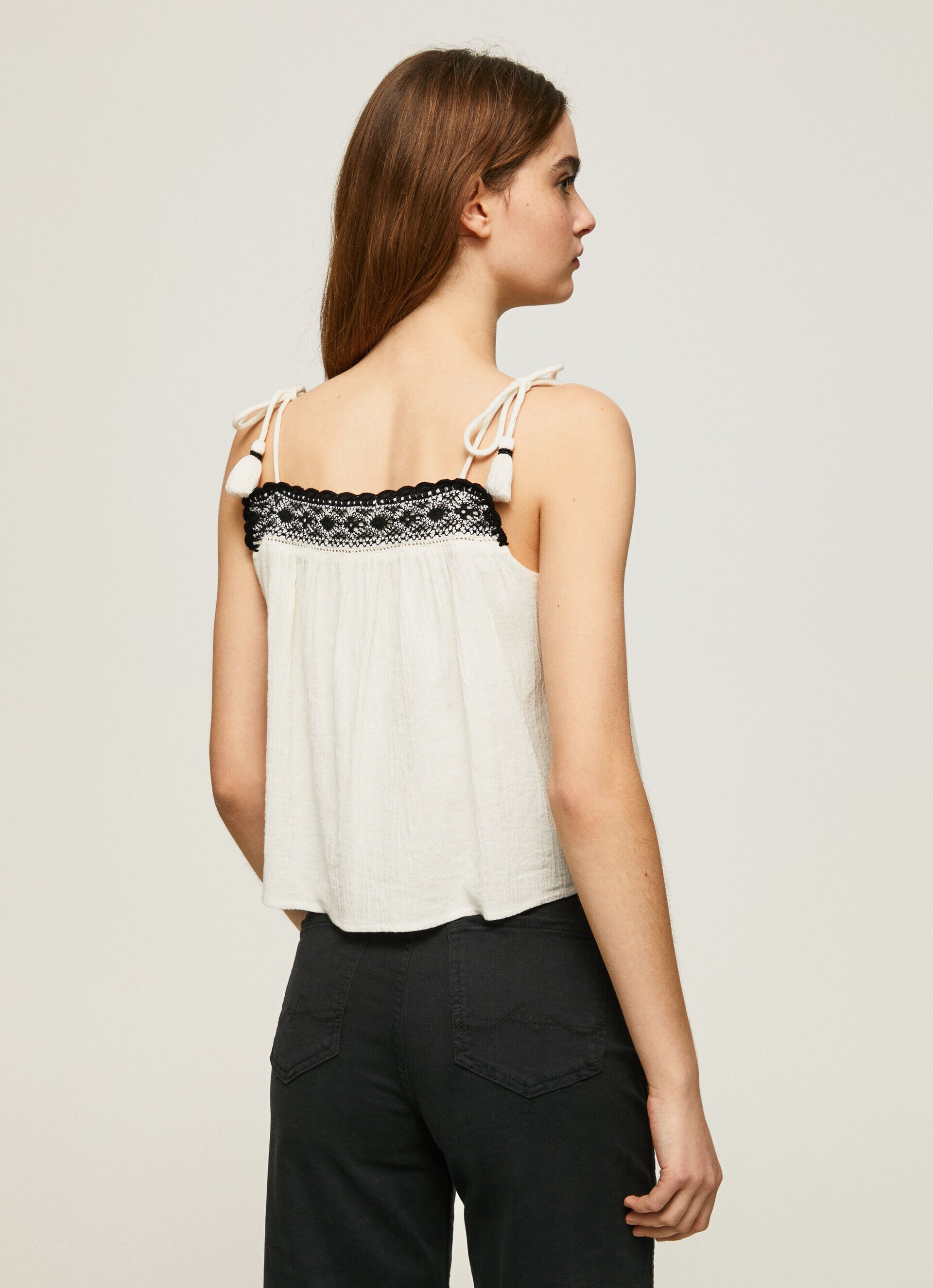 Blusa de algodão com detalhes em crochê - branco mousse