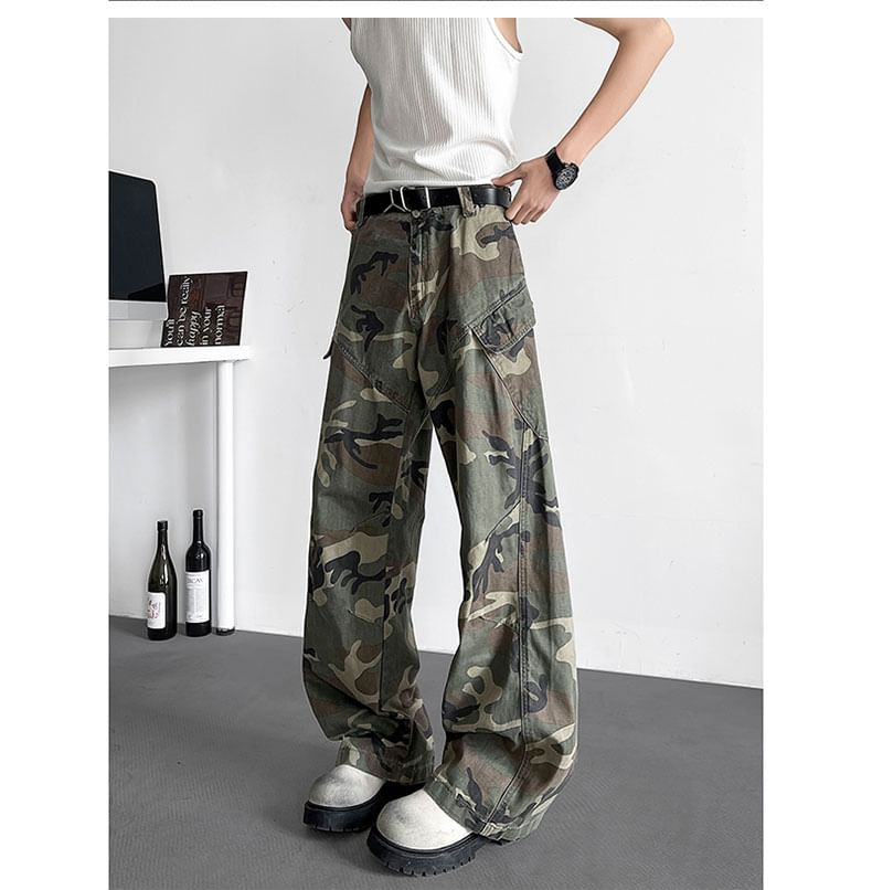 Plummie - Cargobroek met hoge taille en wijde pijpen en camouflageprint