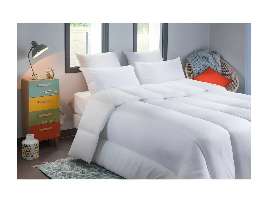Couette Chaude Microfibre Anti-Acariens 240x260cm