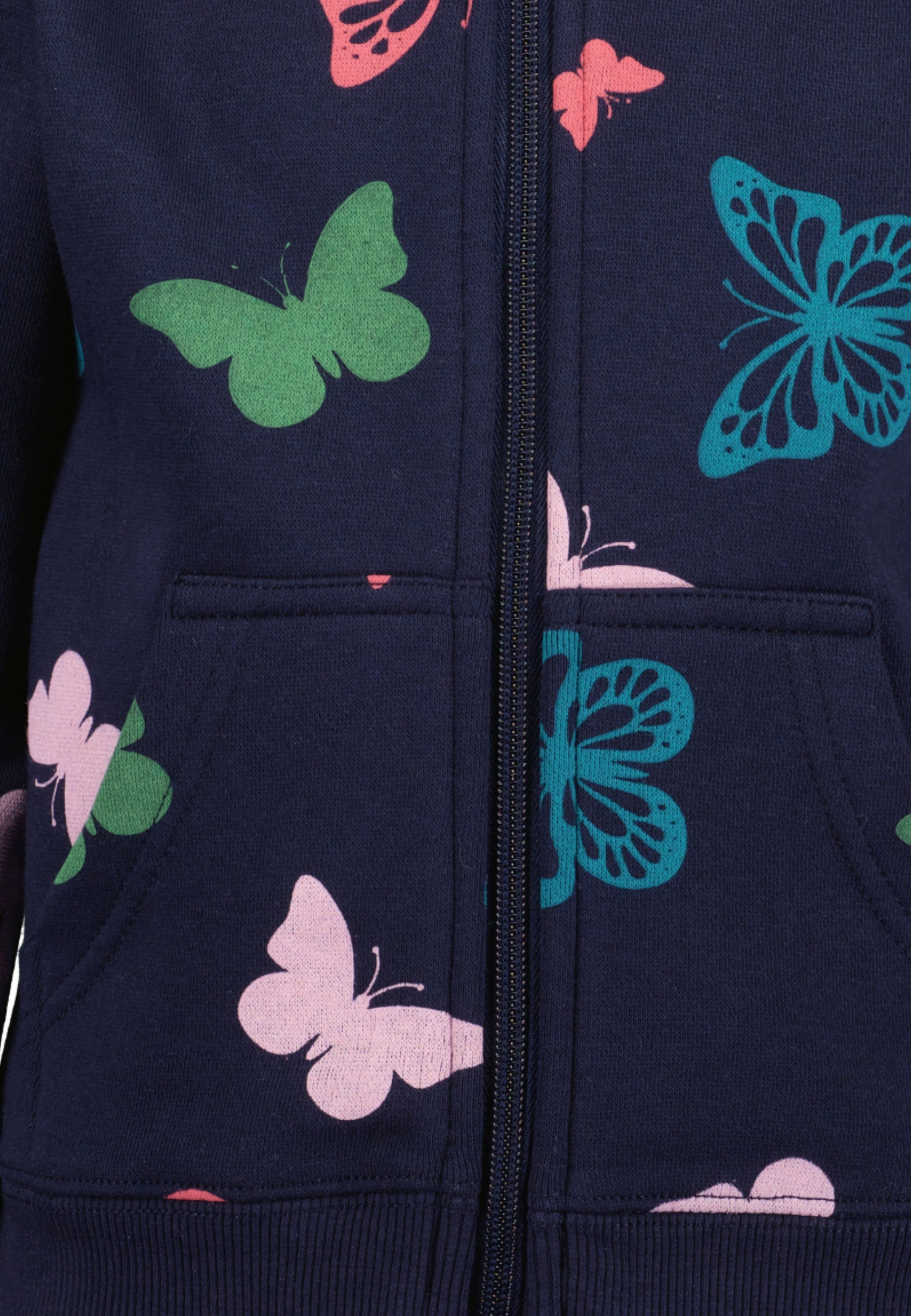 Blue Seven Kapuzensweatjacke , mit Kängurutasche und tollem Schmetterlings-Alloverdruck
