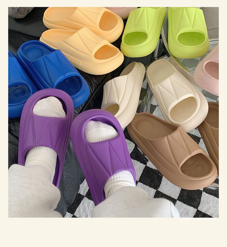 Dalli Daisy - Pantoffels met plateauzool en letters