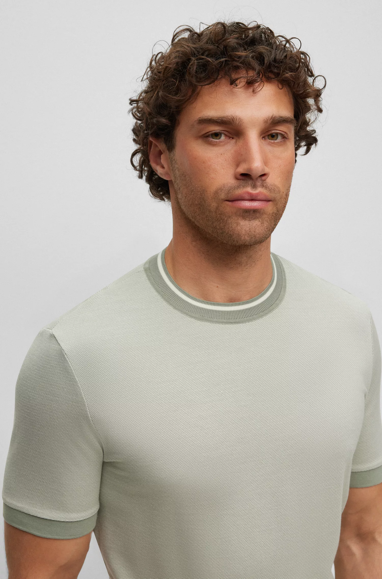 Camiseta BOSS Camel com microestampa em algodão e seda.