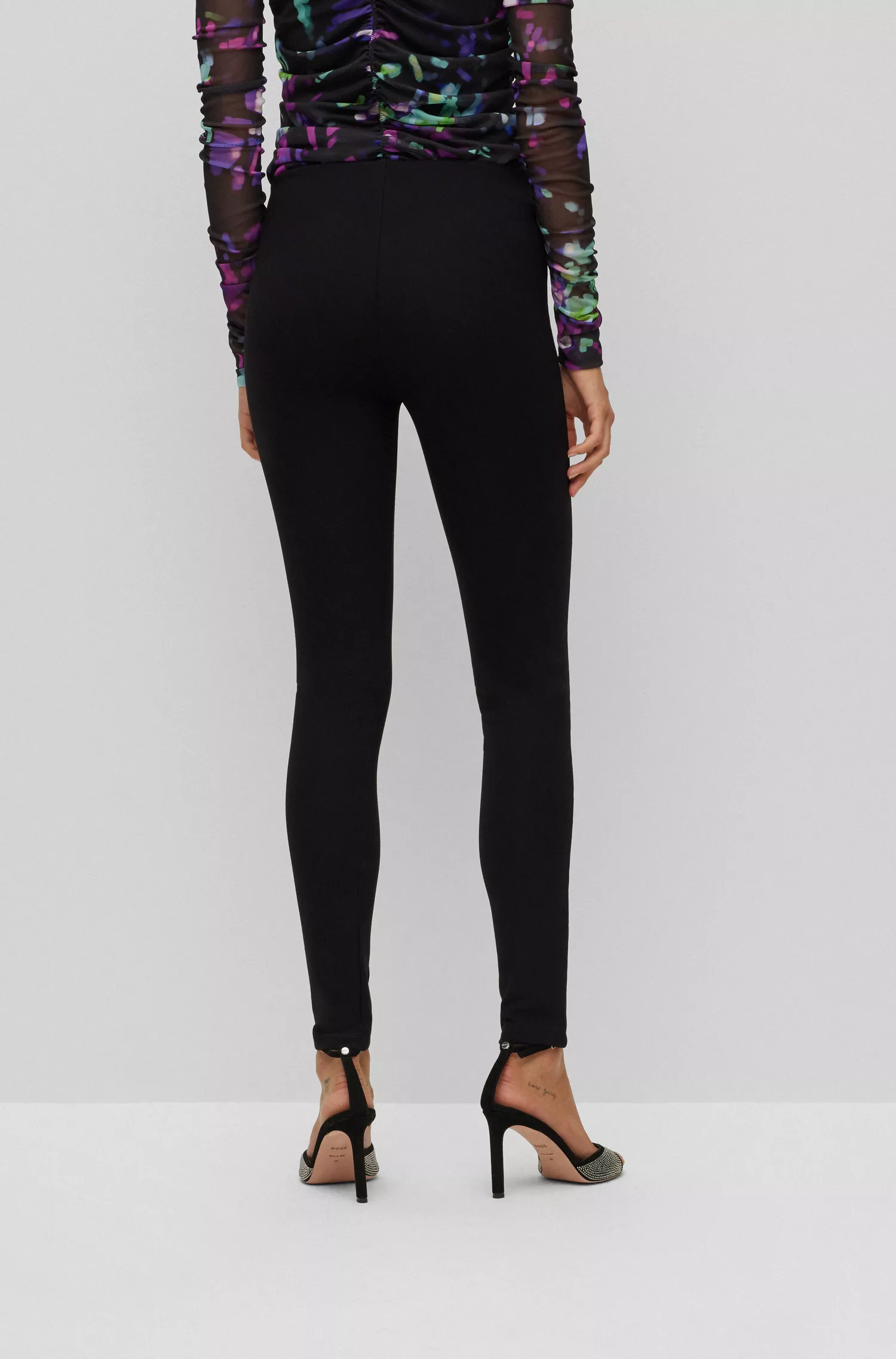 Leggings BOSS laranja, extra justas, em malha super elástica.