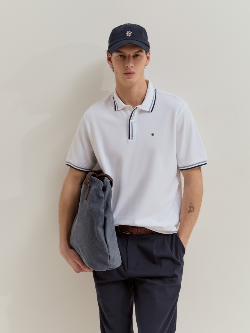 Polo regular fit em piqué de algodão