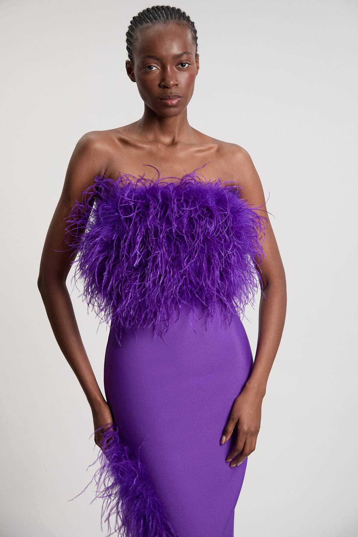KarenMillen Robe Midi Moulante Bandeau en Maille Bandage avec Détails de Plumes