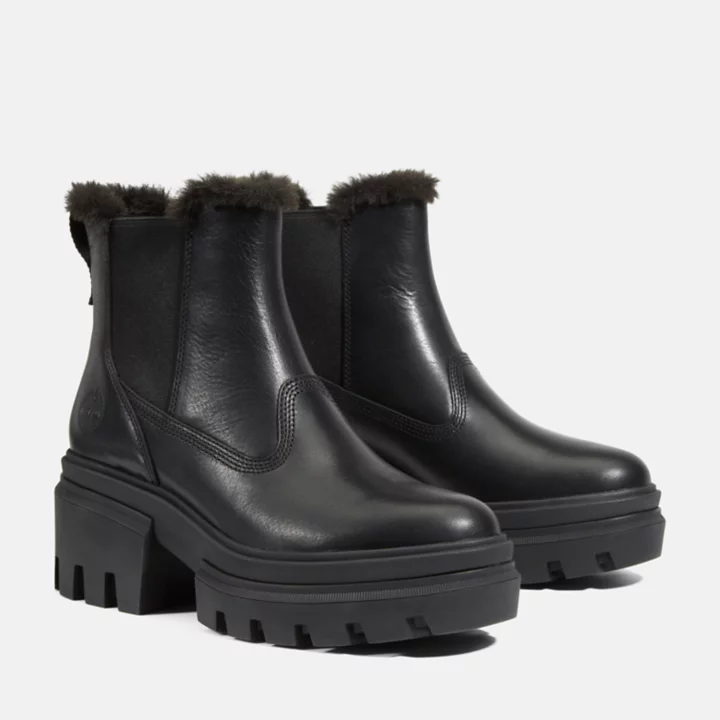 Bota Chelsea feminina Everleigh com forro térmico na cor preta.