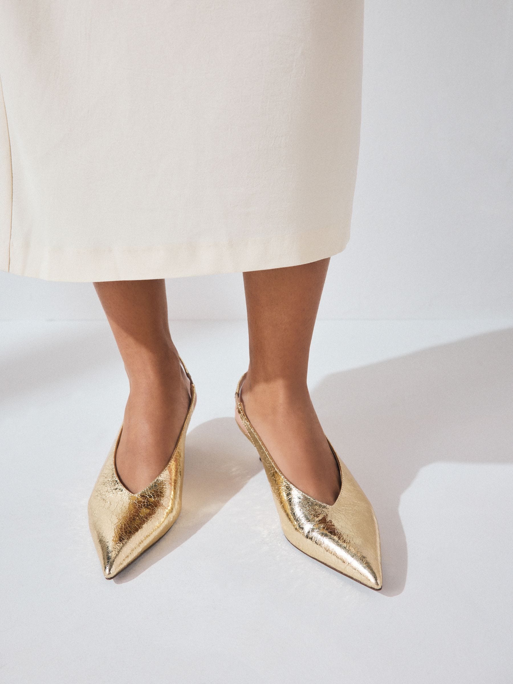 Goud - Punt Toe Lage Slingback Naaldhak Schoenen