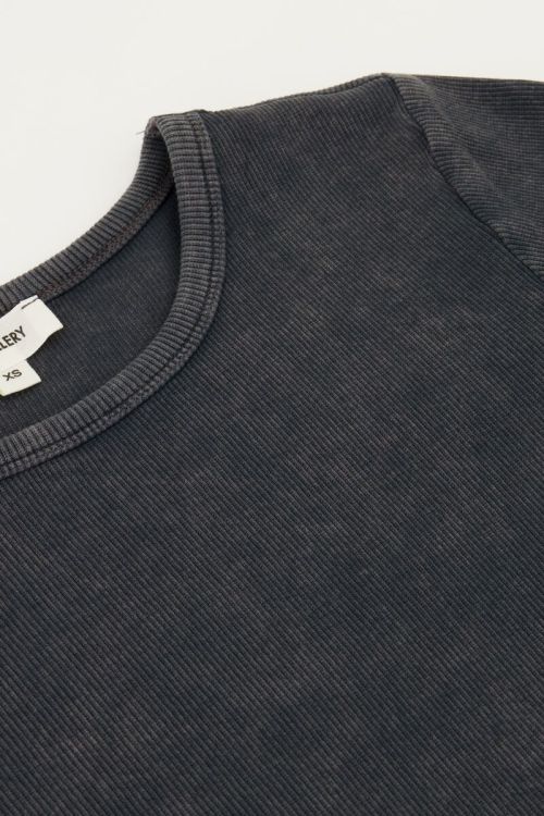 Grijze rib top met korte mouwen