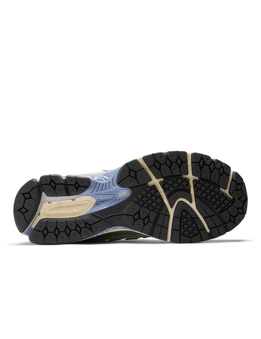 1906R Ice Blue Sneakers