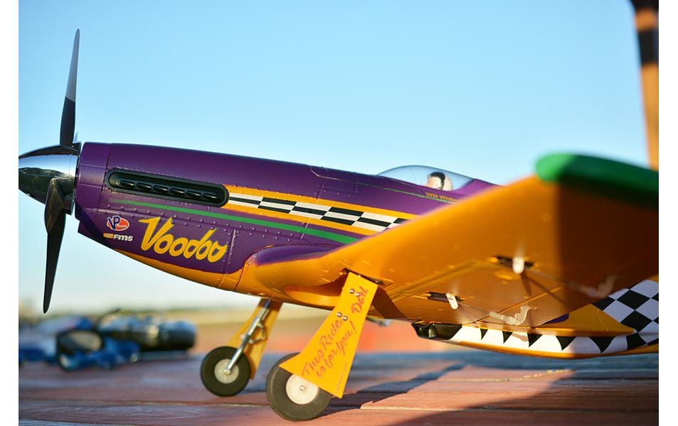 Warbird Mustang P-51 Voodoo 1100 mm PNP<br>Airrace Warbird «Voodoo» als PNP Modell mit Brushless Antrieb und EInziehfahrwerk