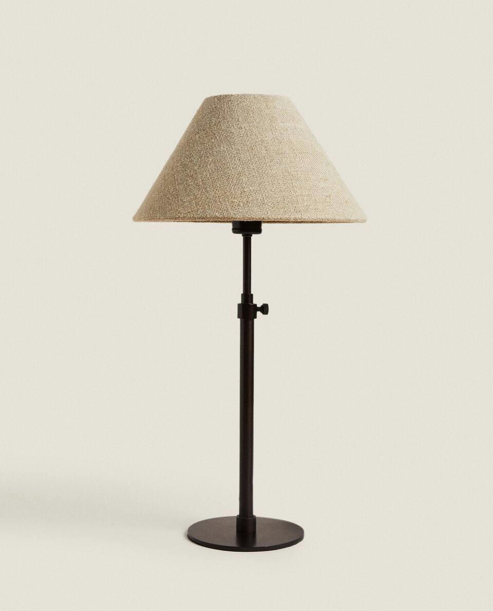 LUMINÁRIA COM BASE DE METAL E CÚPULA DE LINHO