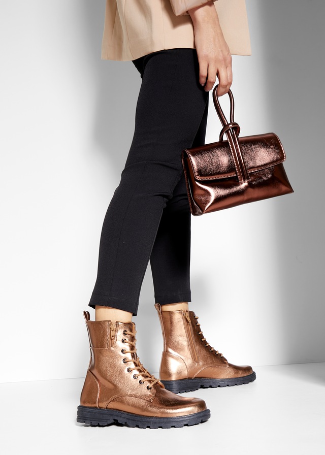 LASCANA Stiefelette  im angesagten Metallic-Look, Stiefel, Boots VEGAN