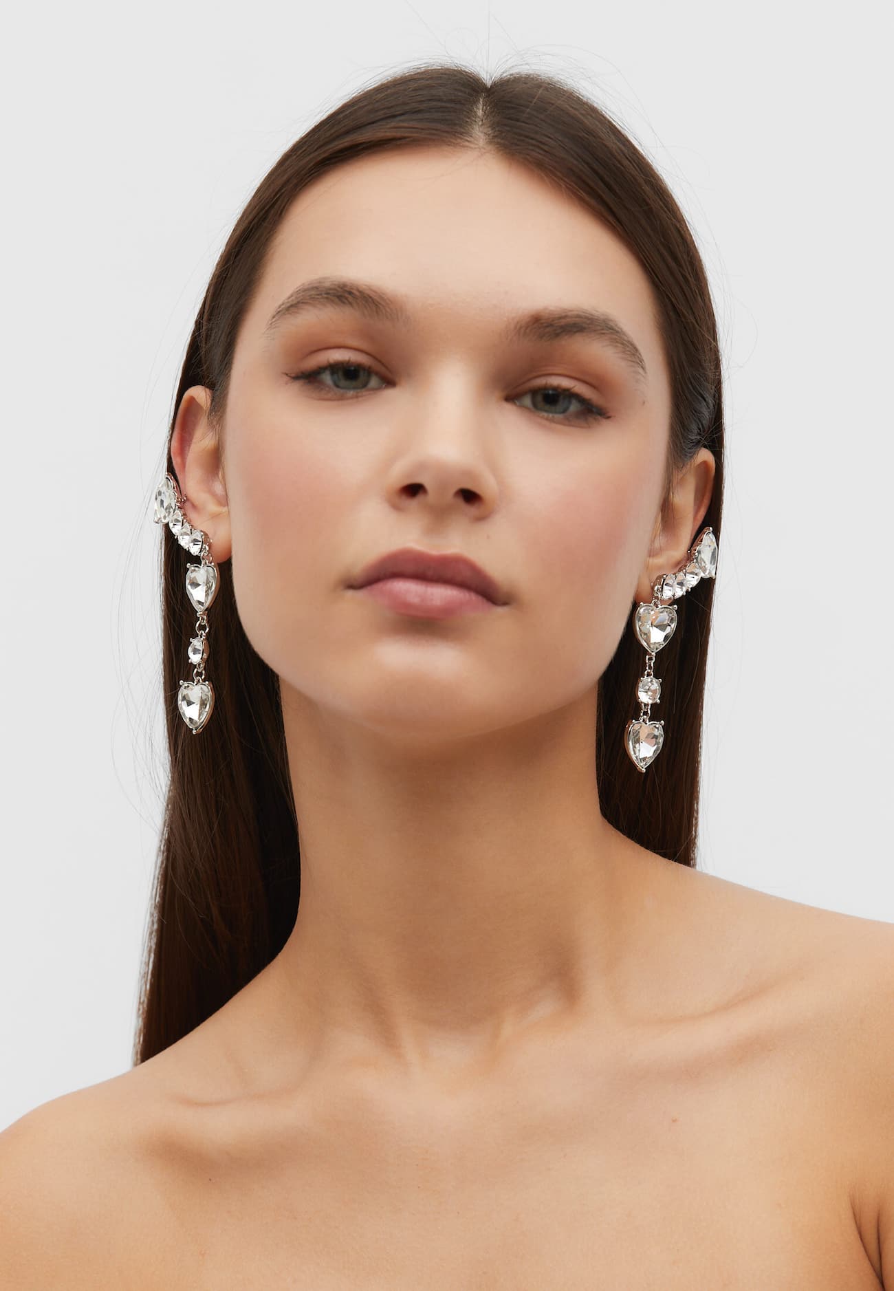 Brincos de coração com strass