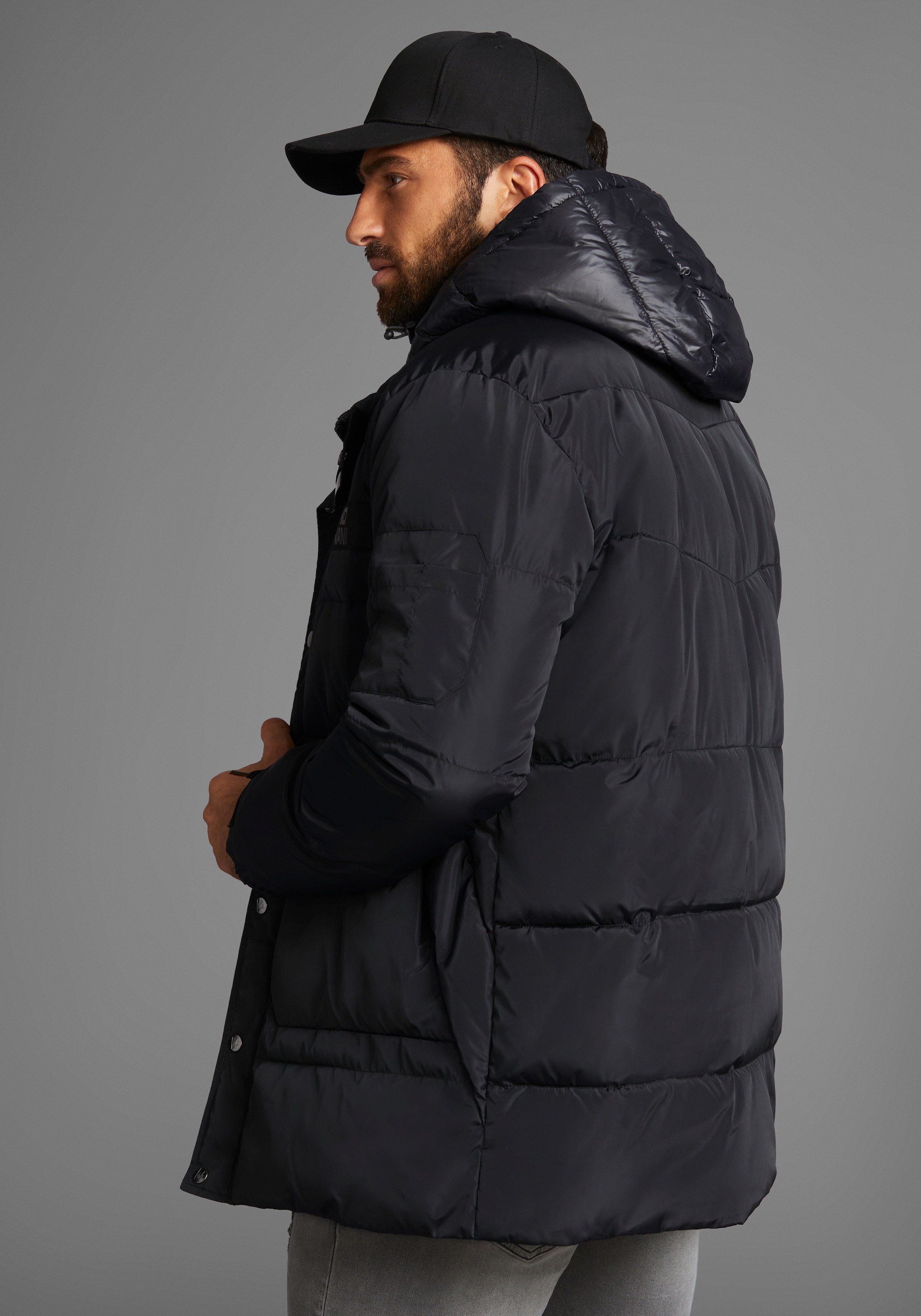 Bruno Banani Winterjacke mit Kapuze wärmendes Material,  hochschliessender Kragen,  verstellbare Kapuze