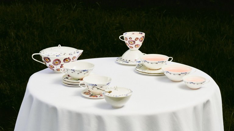 Serax Midnight Flowers by Marni Anemone Milk theepot
