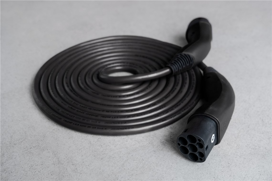(5m) Selbstaufrollendes Helix 22kW/32A Elektroauto Ladekabel 3-phasiges Stromkabel für Hybrid- / E-Autos mit Typ 2 Anschluss (61795) - Schwarz