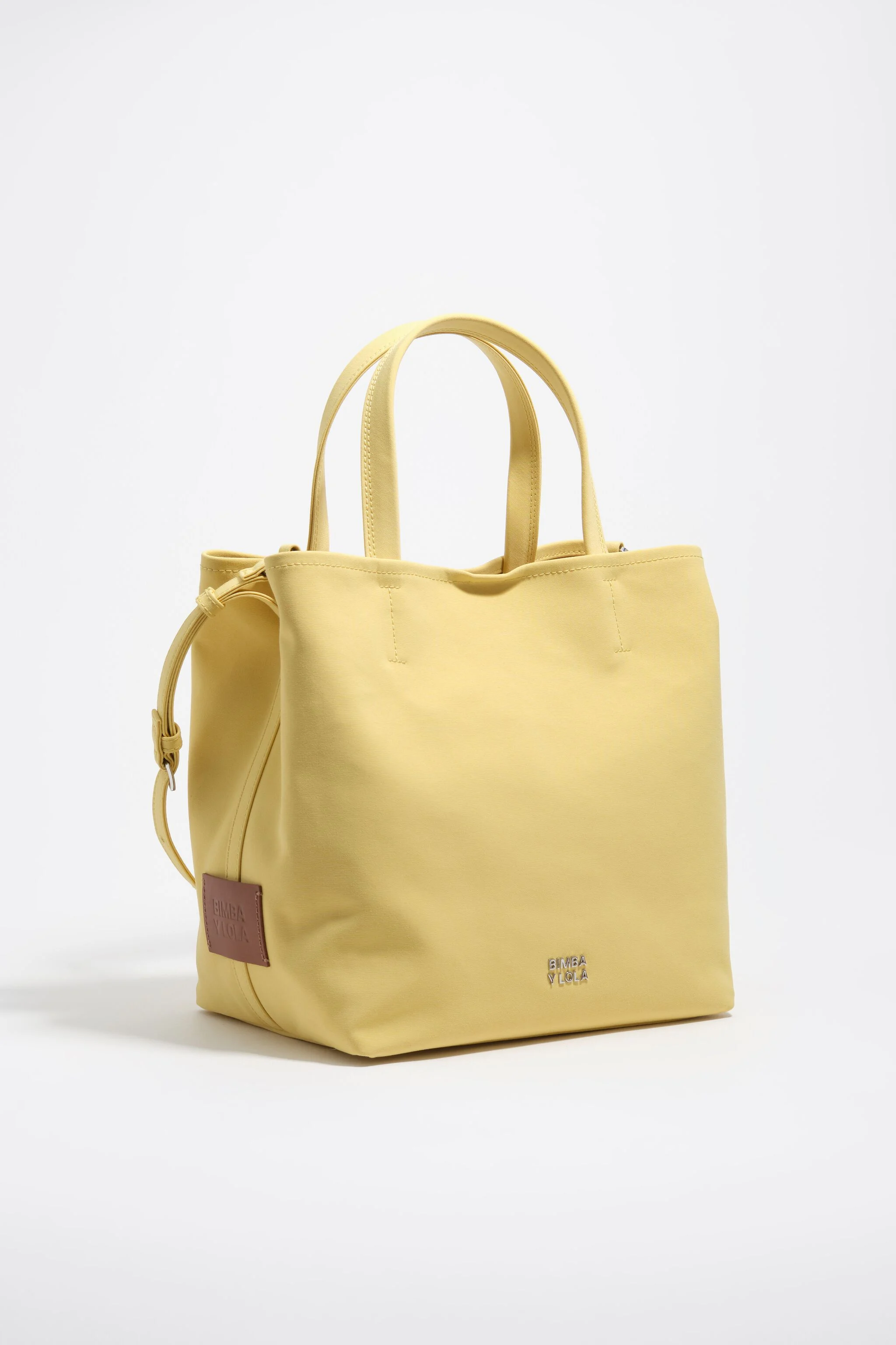 Bolsa grande de tecido com estampa de banana e estampa de Chihuahua.