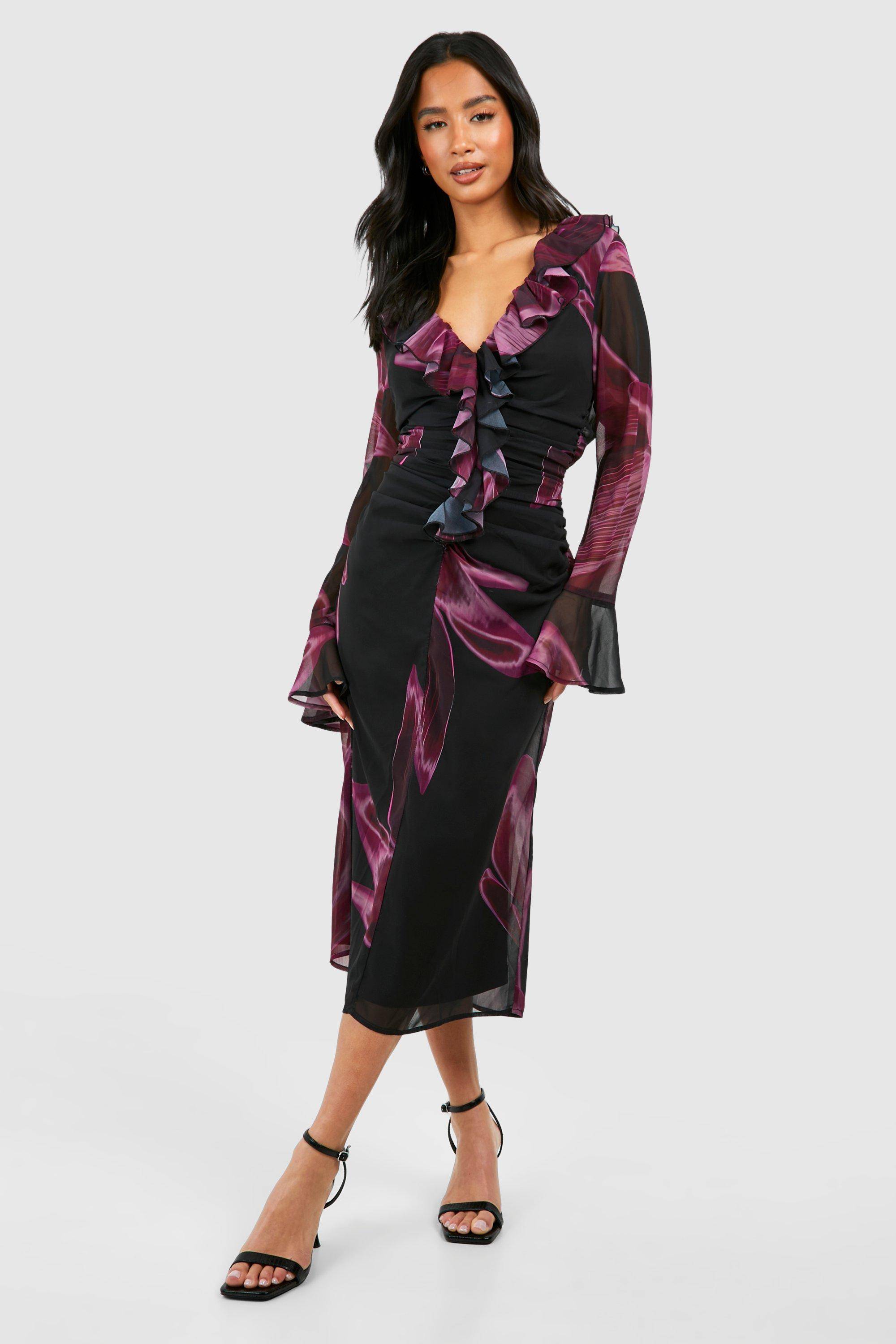 boohoo Petite robe midaxi tissée à imprimé floral sombre, volants et fronces