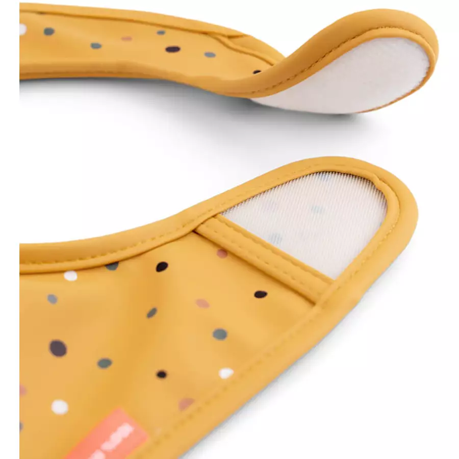 Done by Deer™ Lätzchen mit Klettverschluss 2er Pack Raffi Senfgelb