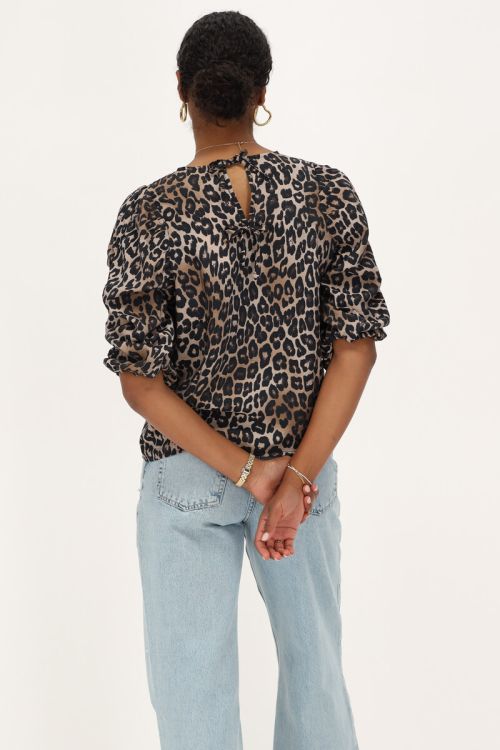 Panterprint top met pofmouwen
