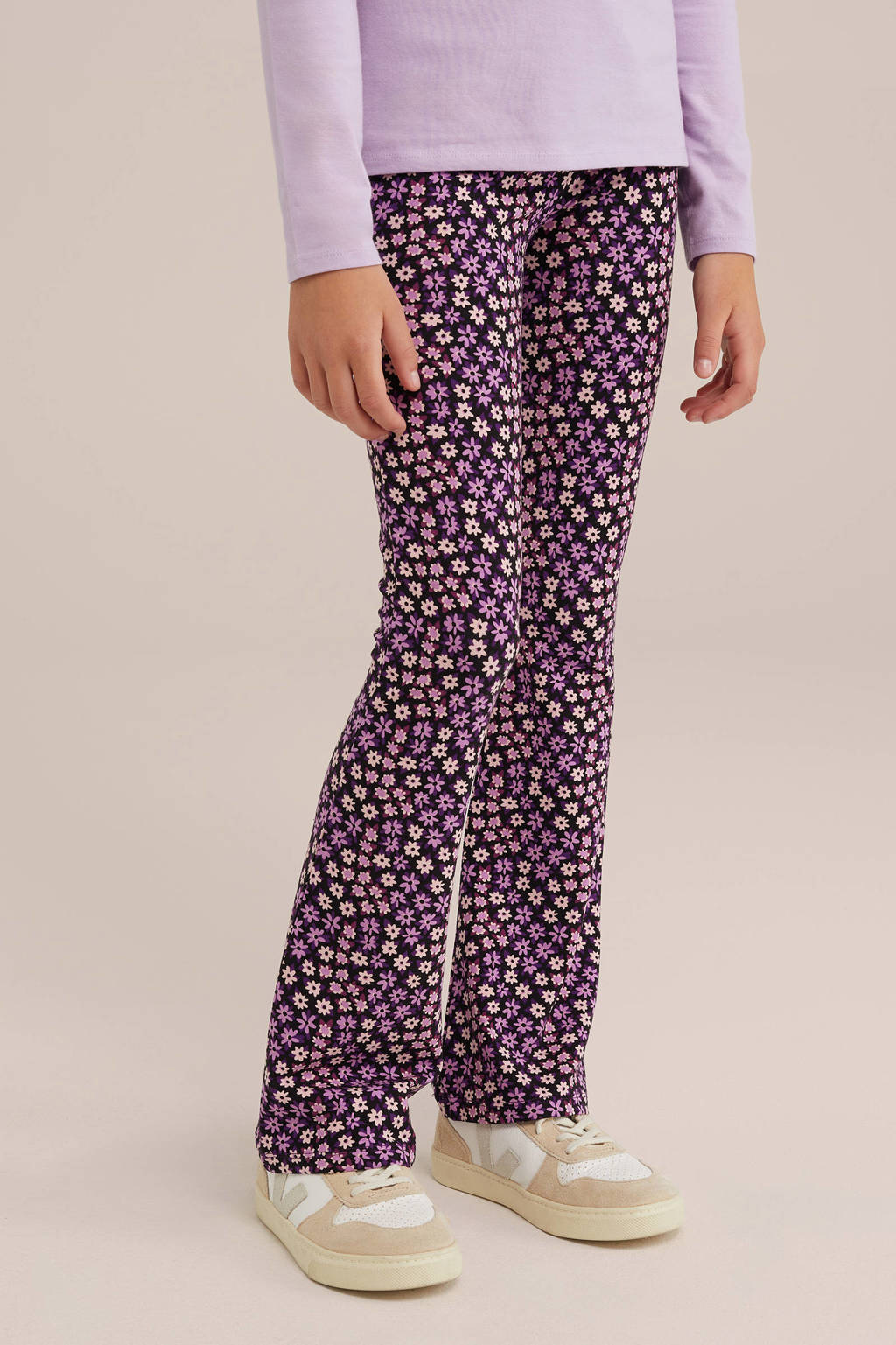 WE Fashion gebloemde broek tulip purple