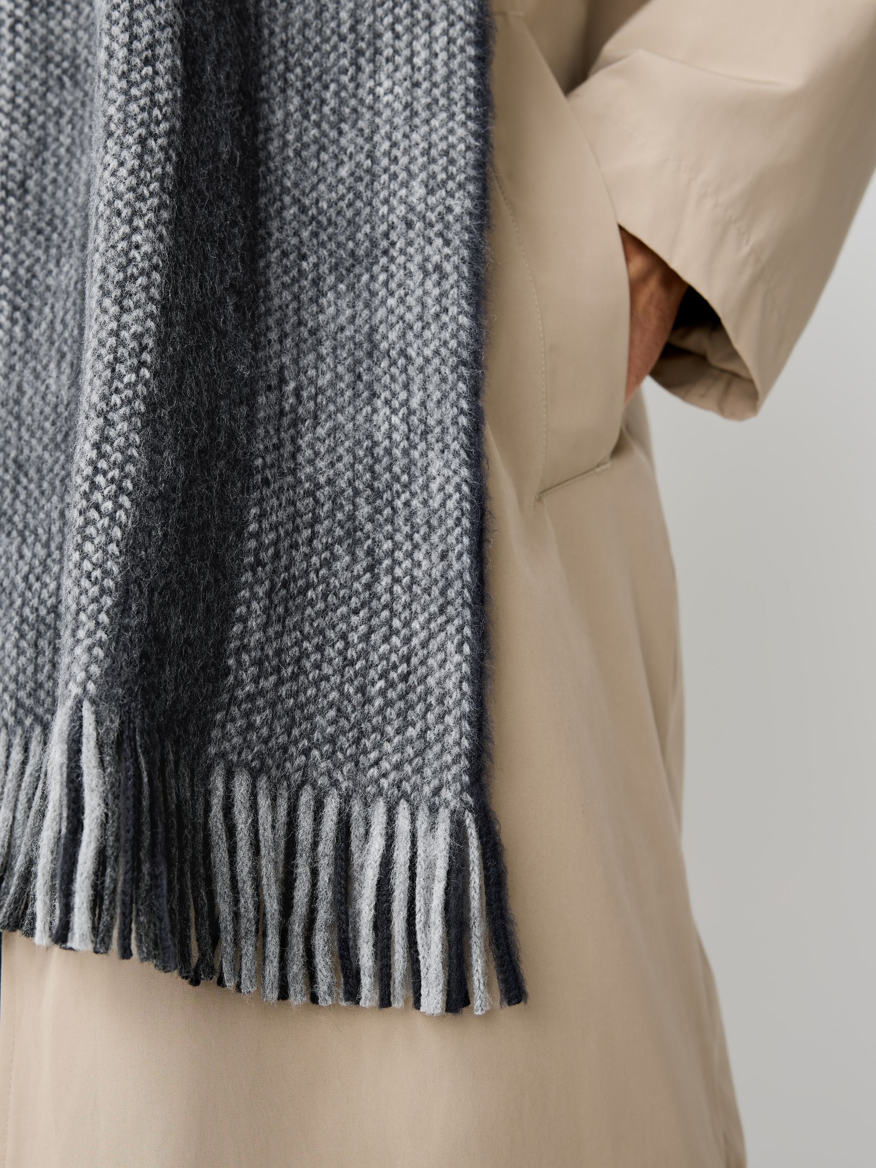 Grey Black/White - Gestreepte gebreide sjaal