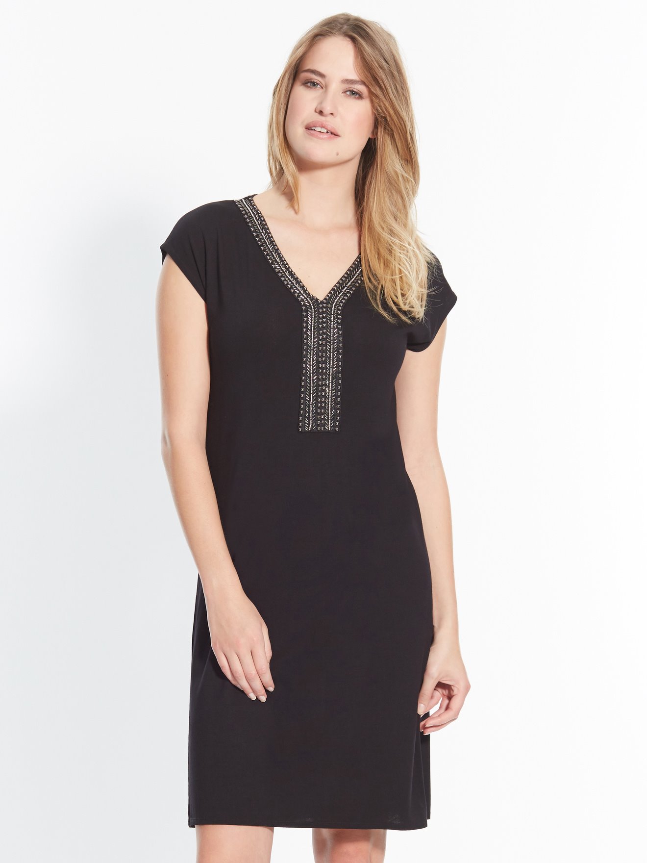Robe housse avec perles fantaisie