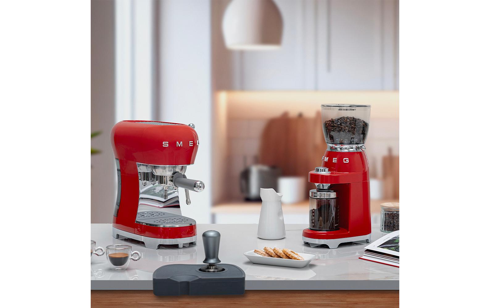 Siebträgermaschine 50's Style ECF02RDEU Rot<br>Espresso Kaffeemaschine