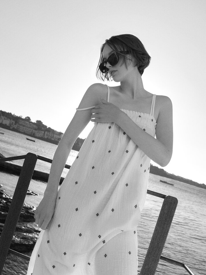 Vestido longo com bordado - Branco-creme