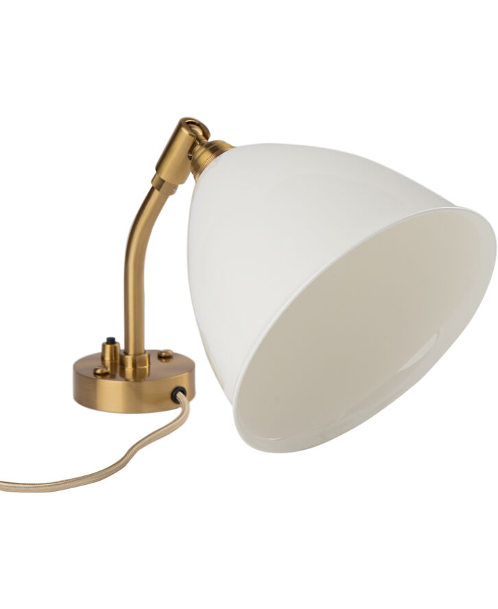 Gubi BL7 Wall lamp bone china/brass switch on backplate Hvid & guld