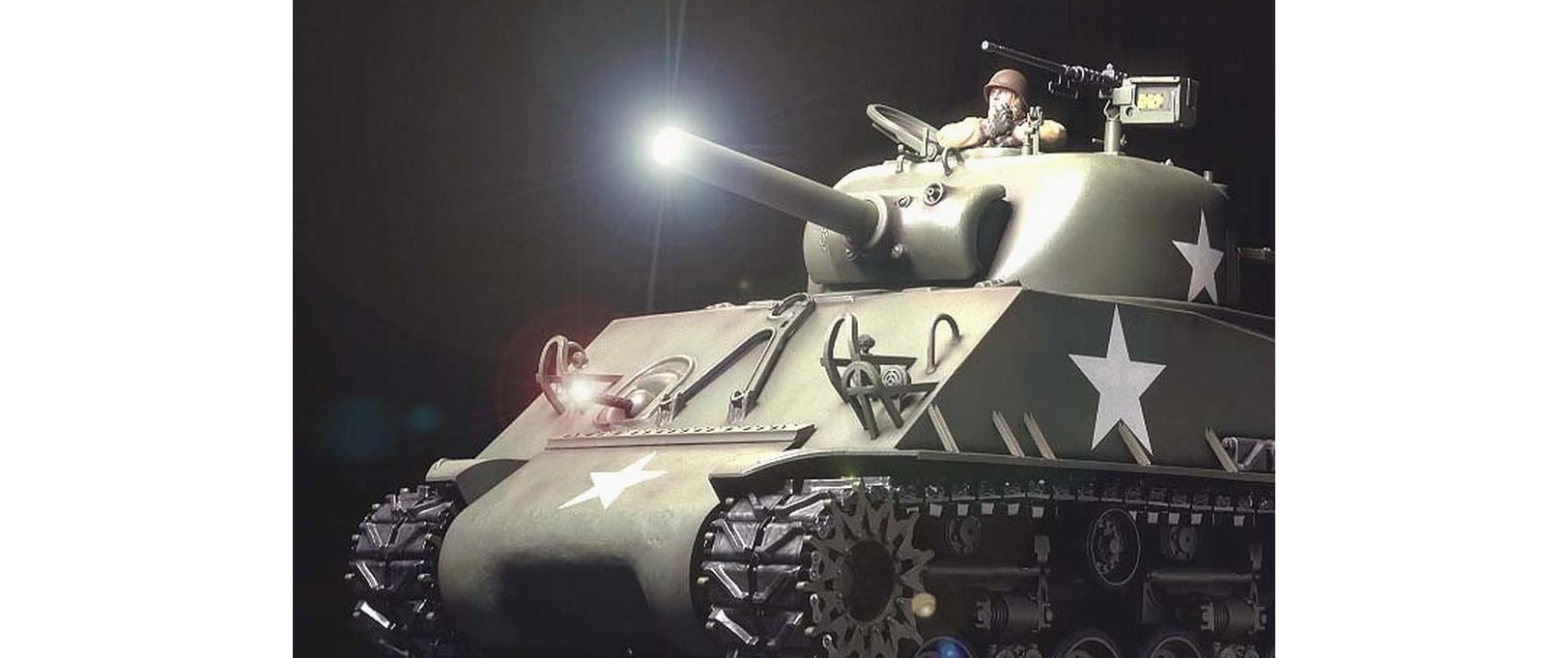 Panzer M4 Sherman 105 mm Howitzer Full-Option Bausatz, 1:16<br>2. Weltkrieg Panzer Bausatz mit vielen Details und Funktionen