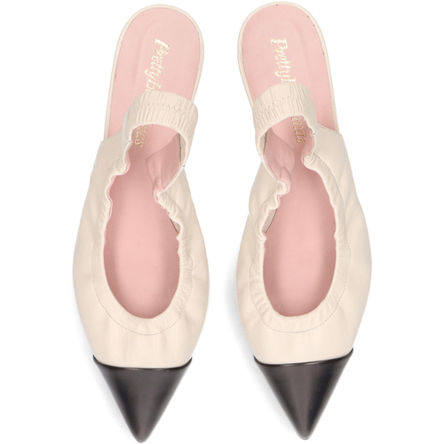 Pretty Ballerinas - Kendall Marrón