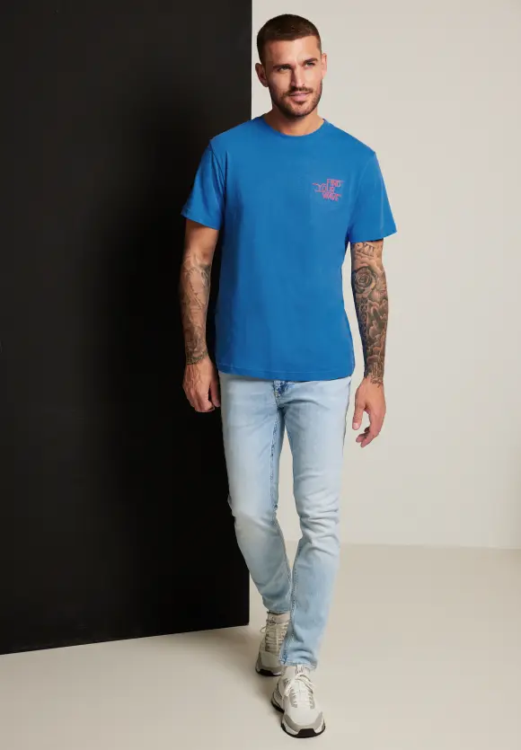 T-Shirt mit Brustprint - sonic blue