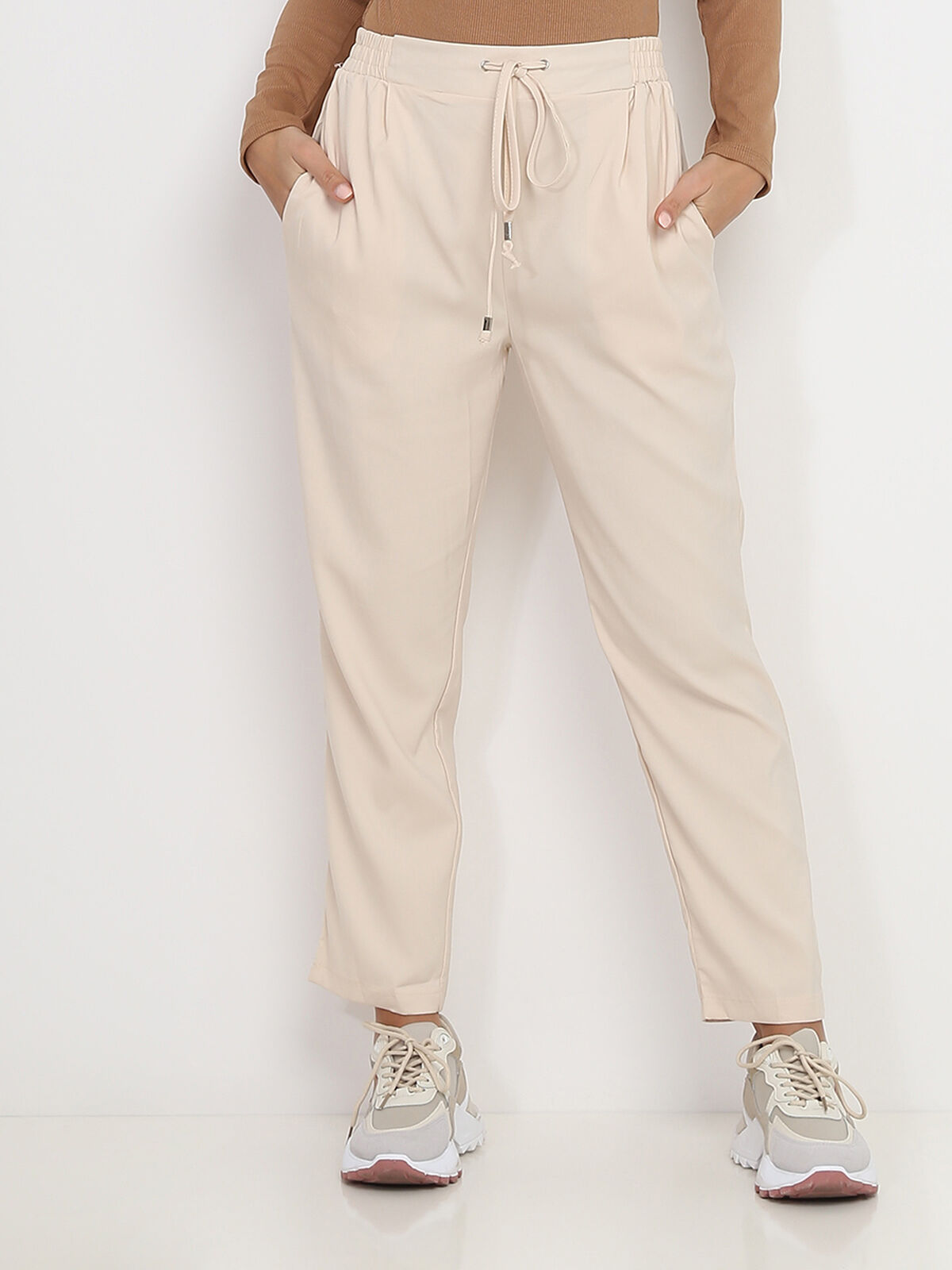 Pantalon droit et fluide avec cordons- Beige