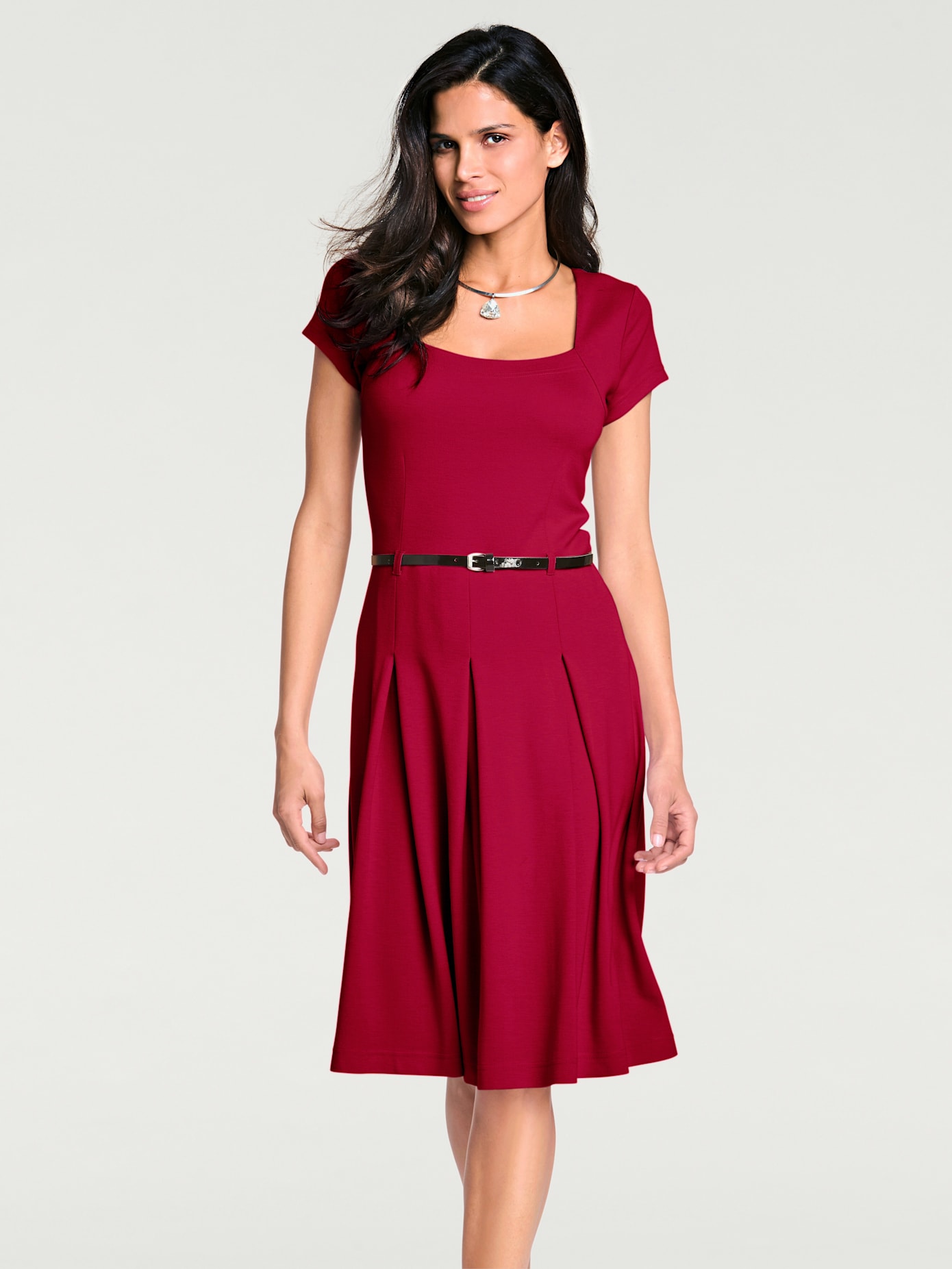 Robe en jersey look féminin avec ceinture