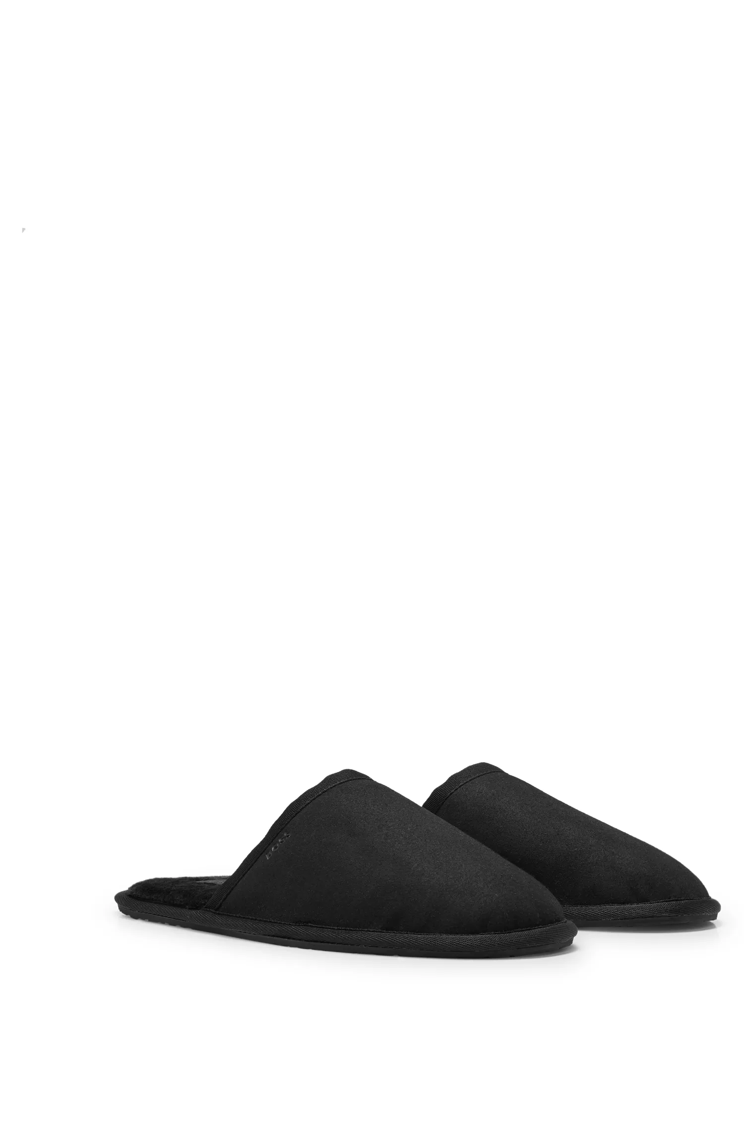 Chinelo BOSS preto em camurça sintética com sola de borracha.