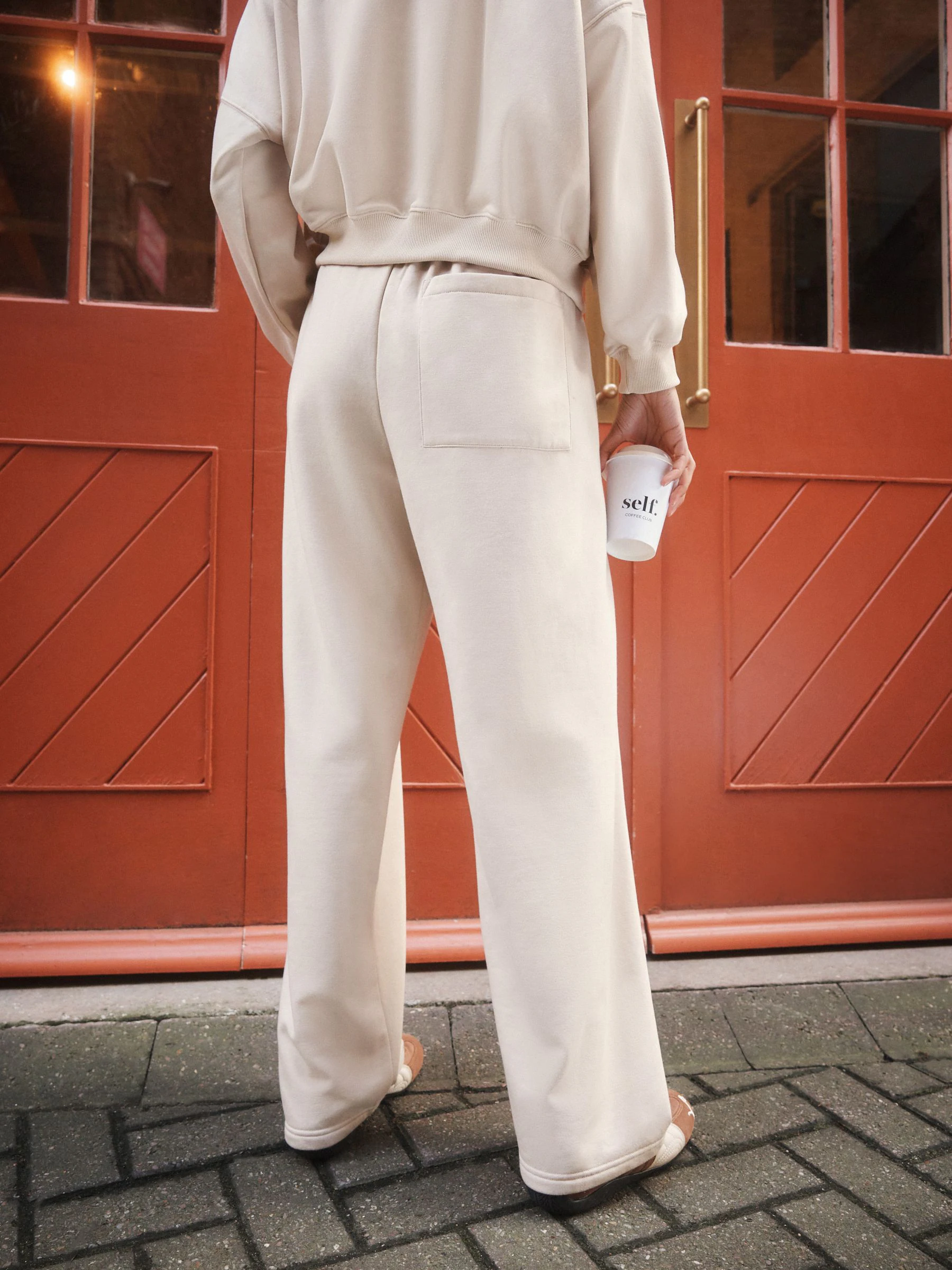 Pastelgeel - self. joggingbroek met wijde pijpen
