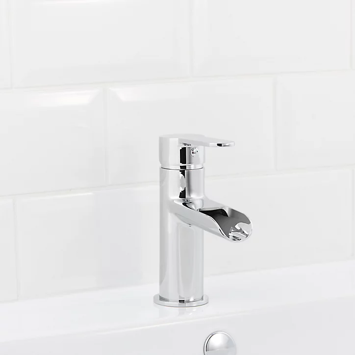 Mitigeur de lavabo chromé effet chute d'eau GoodHome Colina