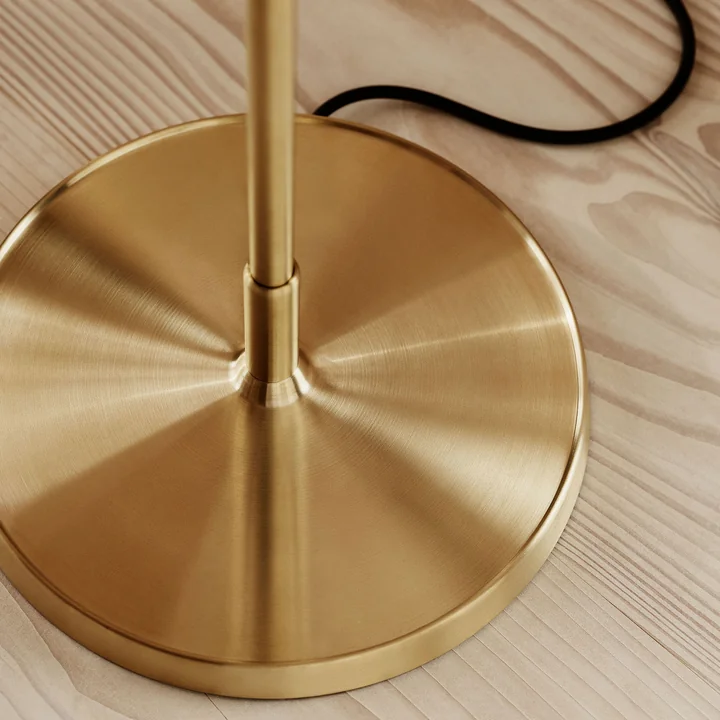 Fritz Hansen - Clam Stehleuchte Ø 40 cm, Messing / Opalglas