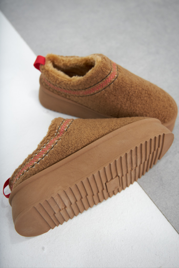 Bottines chaussons en peau de mouton compensés camel