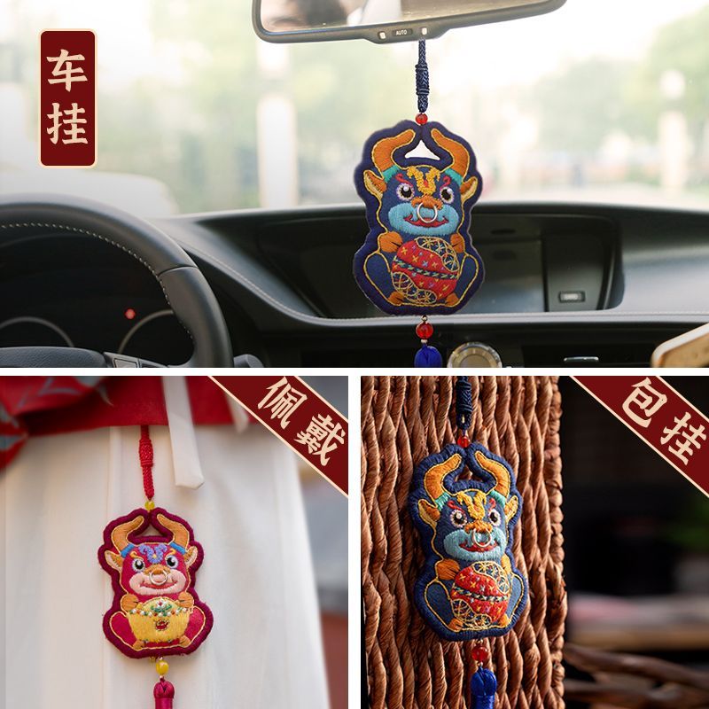 Embroidery Kingdom - DIY borduurpakket met koeienamulet