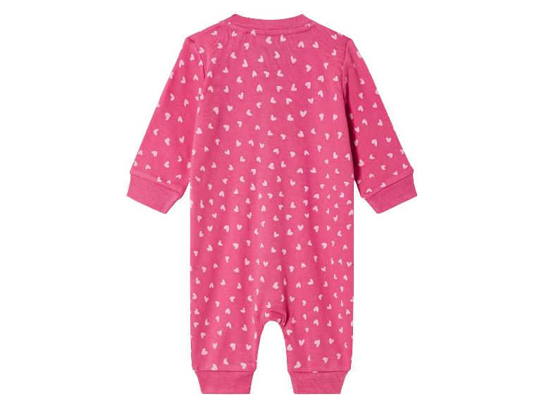 2 baby pyjama's